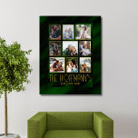 Elegante smaragdgroene en gouden fotocollage canvas afdruk<br><div class="desc">Vier de mensen die er het meest toe doen met deze elegante smaragdgroene en gouden fotocollage canvas print. Met een rijke smaragdgroene achtergrond, luxe nepgouden accenten en ruimte voor uw favoriete familiefoto's, is deze tijdloze muurkunst een prachtige manier om uw meest gekoesterde herinneringen te laten zien. Gepersonaliseerd met uw familienaam...</div>