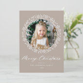 Elegante sneeuwvlok krans Taupe foto Feestdagenkaart (Staand voorkant)