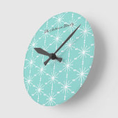 Elegante sneeuwvlok patroon gepersonaliseerd moder ronde klok (Hoek)