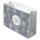 Elegante sneeuwvlokken op blauwe achtergrond groot cadeauzakje (Achterkant Gekanteld)