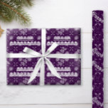 Elegante sneeuwvlokken op Paarse kerst Cadeaupapier<br><div class="desc">Geef die iemand een heel vrolijk kerstfeest met deze Elegante Sneeuwvlokken op Paarse inpakpapier! Ook inbegrepen, zijn de mooie woorden Vrede, Vreugde, en Hoop voor die speciale aanraking onder uw kerstboom! U kunt ze ook gebruiken voor scrapbooking en journaling projecten! Geniet van het kijken door dit collectie in vele verschillende...</div>