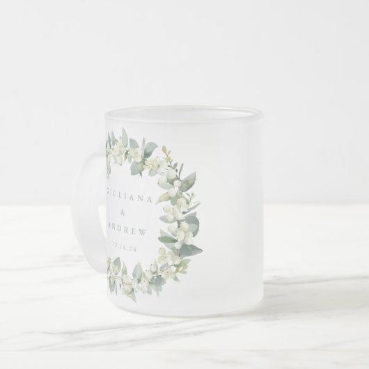 Elegante Snowberry + Eucalyptus krans bruiloft Matglas Koffiemok (Voorkant links)