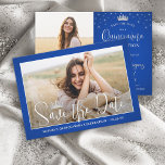 Elegante Sparkles Quinceañera 2 Foto Royal Blue Save The Date<br><div class="desc">Deel het vreugdevolle nieuws van een aankomende Quinceañera-viering met chique moderne 2-foto's en sla de datum-uitnodigingen op. De afbeeldingen en alle bewoordingen van deze sjabloon zijn eenvoudig te personaliseren. De kleuren en lettertypestijlen kunnen eenvoudig worden aangepast met de Zazzle Design Editor. Het koningsblauw-witte ontwerp heeft een chique gradiëntachtergrond met iets...</div>