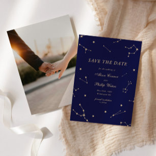 Elegante sterrenbeeld blauw en gouden trouw save the date