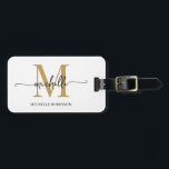 Elegante stijlvolle witte gouden initiaal in scrip bagagelabel<br><div class="desc">Meisjesachtige stijlvolle moderne elegante witte en gouden monogram initiële naam script op maat gemaakte gepersonaliseerde bagagerekker. Dit ontwerp bevat een voornaam in een mooie met de hand geschreven zwiert lettertype kalligrafie (of typografie) met monogram initiaal, volledige naam, adresinfo in goud en zwart op een witte achtergrond. Deze zijn gemakkelijk aan...</div>