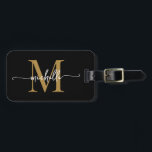 Elegante stijlvolle zwarte gouden monogram initiaa bagagelabel<br><div class="desc">Meisjesachtige stijlvolle moderne elegante zwarte en gouden monogram initiële naam script op maat gemaakte gepersonaliseerde bagage label. Dit ontwerp bevat een voornaam in een mooie met krullen versierde letter lettertype kalligrafie (of typografie) met monogram beginletter, adresinfo in goud en wit op zwart. Deze zijn gemakkelijk aan te passen. Stijlvol vrouwelijk...</div>