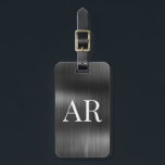 Elegante stijlvolle zwarte metalen 2 monogram init bagagelabel<br><div class="desc">Moeizame stijlvolle moderne elegante zwarte metalen 2 monogram initiaal aangepaste gepersonaliseerde bagage label. Dit ontwerp bevat twee (2) monogram initiaal typografie lettertype en de achterkant adres info op zwarte metalen folie-look achtergrond. Deze zijn gemakkelijk aan te passen. Stijlvol cadeau voor bruiloft, bruids douche, 16e verjaardag, afstuderen en voor iedereen die...</div>