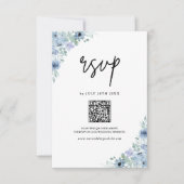 Elegante Stofblauwe Bloem QR Code Bruiloft RSVP Kaartje (Voorkant)