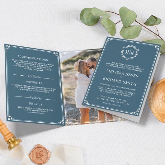 Elegante Stofblauwe en Witte Monogram Trouwkaart