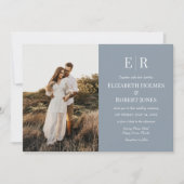 Elegante Stofblauwe Monogram Aangepaste Foto Trouw Kaart (Voorkant)