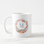 Elegante Stofblauwe Monogram Krans Kerst Koffiemok (Links)