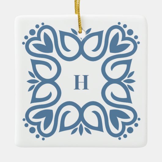Elegante Stofblauwe Monogram Script Keramisch Ornament (Voorkant)