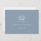 Elegante Stofblauwe Monogram Wapen Huwelijk Save The Date (Voorkant)