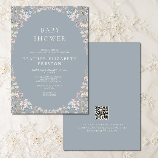 Elegante Stofblauwe QR Code Wilde Bloem Baby Showe Kaart