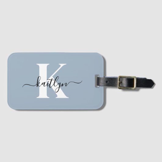 Elegante Stofblauwe Script Monogram Bagagelabel (Voorkant (horizontaal))