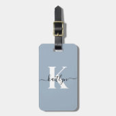 Elegante Stofblauwe Script Monogram Bagagelabel (Voorkant verticaal)
