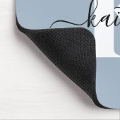 Elegante Stofblauwe Script Monogram Muismat (Hoek)