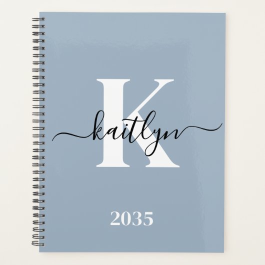 Elegante Stofblauwe Script Monogram Planner (Voorkant)