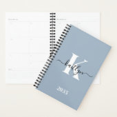 Elegante Stofblauwe Script Monogram Planner (Display)