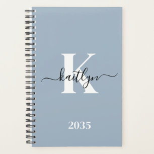Elegante Stofblauwe Script Monogram Planner