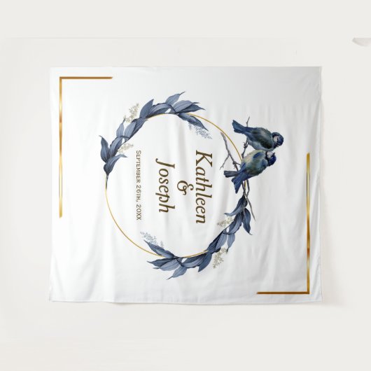 Elegante Stofblauwe Vogels Witte Trouw Achtergrond Wandkleed (Voorkant (horizontaal))