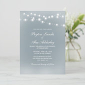 Elegante Stofblauwe Witte Slingerlichtjes Bruiloft Kaart (Staand voorkant)