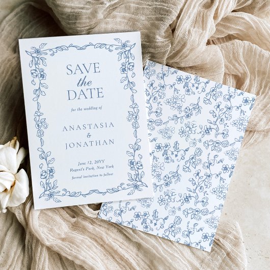 Elegante stoffige blauw  bloemenbruiloft save the date