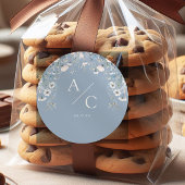 Elegante stoffige blauwe bloemen bloemenbruiloft ronde sticker