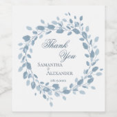 Elegante stoffige blauwe bloemenkrans botanische b wijn etiket (Enkel label)