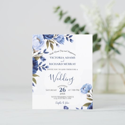 Elegante stoffige blauwe bloemenreceptie bruiloft (Staand voorkant)