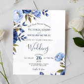 Elegante stoffige blauwe bloemenreceptie bruiloft