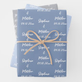 Elegante stoffige blauwe bruid bruidegom namen bru inpakpapier vel (In situ)