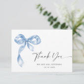 Elegante stoffige blauwe hand getekende boog bruil bedankkaart (Staand voorkant)