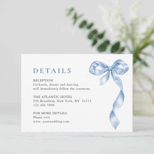 Elegante stoffige blauwe hand getekende boog bruil informatiekaartje (Staand voorkant)