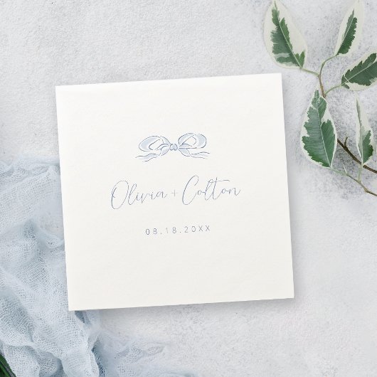 Elegante stoffige blauwe hand getekende boog bruil servet