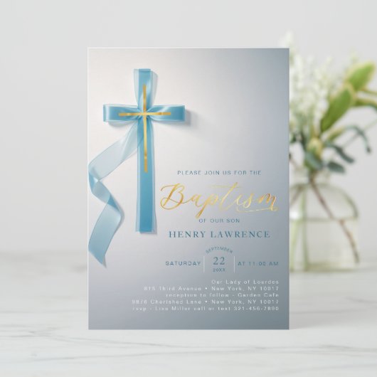 Elegante stoffige blauwe jongen doop uitnodiging (Staand voorkant)