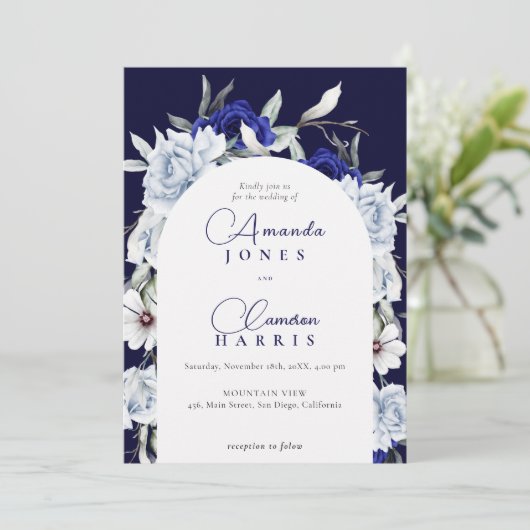 Elegante stoffige blauwe marine bloemenboog bruilo kaart (Staand voorkant)