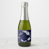 Elegante stoffige blauwe marine bloemenbruiloft sparkling wijnetiket (Voorkant)