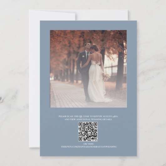 Elegante stoffige blauwe monogram foto overlay bru kaart (Achterkant)