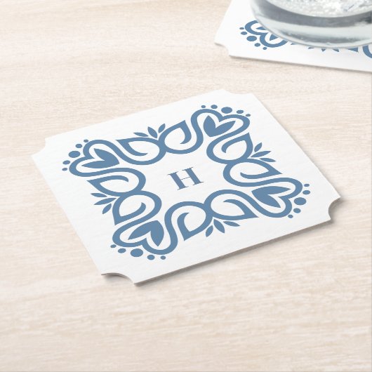 Elegante stoffige blauwe monogram script kartonnen onderzetters (Gekanteld)