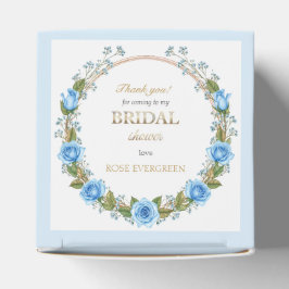 Elegante stoffige blauwe rozen en baby’s adem bedankdoosjes