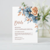 Elegante stoffige blauwe terracotta bruiloft detai informatiekaartje (Staand voorkant)