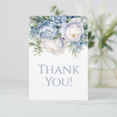 Elegante stoffige blauwe witte bloemenverjaardag D Bedankkaart (Staand voorkant)