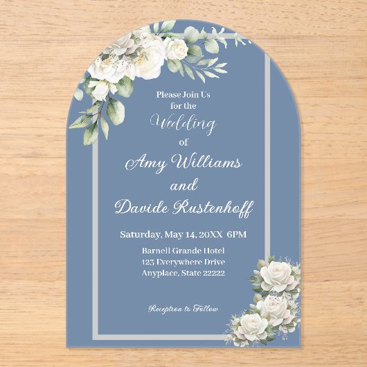 Elegante stoffige blauwe witte rozen bruiloft acryl uitnodigingen (Voorkant)
