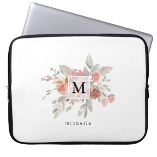 Elegante stoffige roze grijze bloemmonogram  laptop sleeve