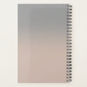 Elegante stoffige roze trouwdag planner (Achterkant)