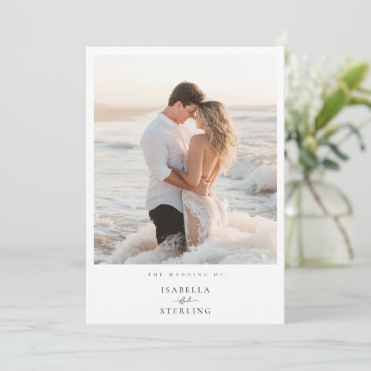 Elegante strand foto minimalistische bruiloft uitn kaart (Staand voorkant)