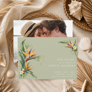 Elegante strandbestemming trouwfoto save the date