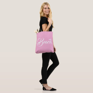 Elegante strandtekst markering zachte roze tote on bag