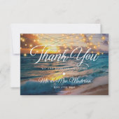 Elegante String Lights Zomer Sunset Beach Bruiloft Bedankkaart (Voorkant)